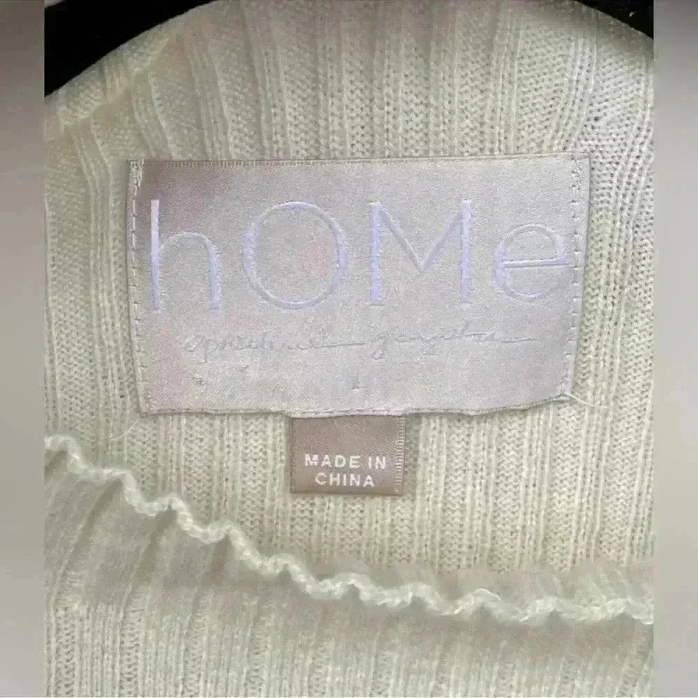 Spiritual Gangster Dreamer Mock Neck
Sweater Cream Large - Picture 10 of 12